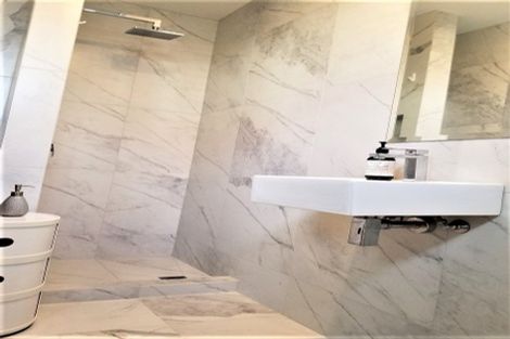 Photo of property in 33 Forrest Hill Road, Milford, Auckland, 0620