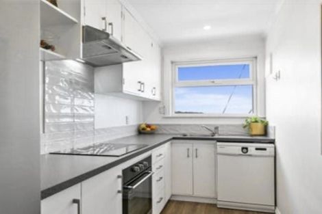 Photo of property in 112 Kelburn Parade, Kelburn, Wellington, 6012