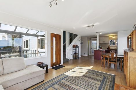 Photo of property in 32 Frobisher Street, Island Bay, Wellington, 6023