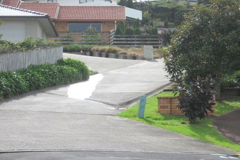 Photo of property in 5 Montcalm Close, Orewa, 0931