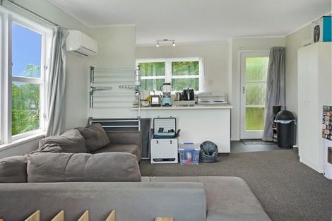 Photo of property in 34 Stewart Drive, Newlands, Wellington, 6037