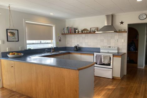 Photo of property in 3 Del Mar Place, Merrilands, New Plymouth, 4312