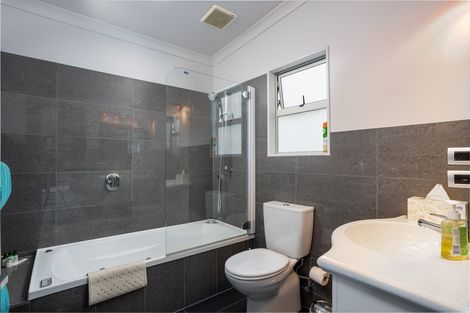 Photo of property in 24 Cologne Street, Martinborough, 5711