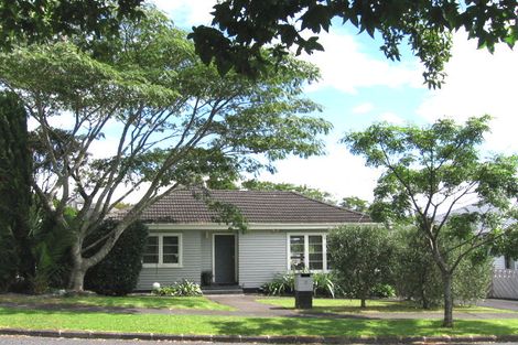Photo of property in 1/12 Heath Avenue, Northcote, Auckland, 0627