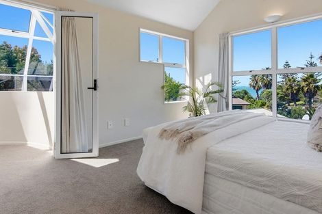 Photo of property in 2/99 Hebron Road, Waiake, Auckland, 0630