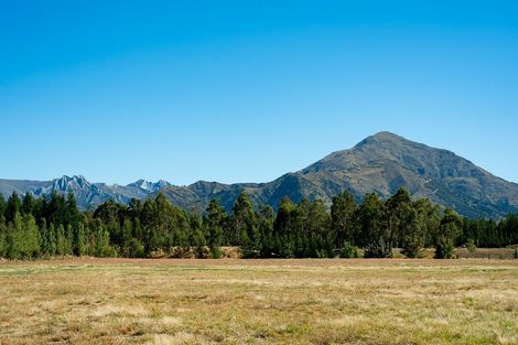 Photo of property in 124 Horseshoe Bend Drive, Albert Town, Wanaka, 9382