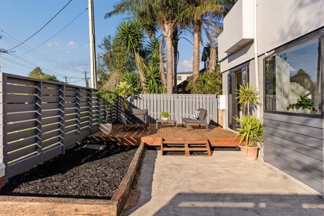 Photo of property in 1/62 Rangatira Road, Beach Haven, Auckland, 0626