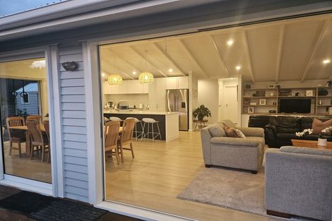 Photo of property in 1 Hoskins Avenue, Hillsborough, Auckland, 1042