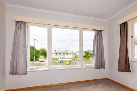 Photo of property in 17 Sutton Crescent, Papakura, 2110