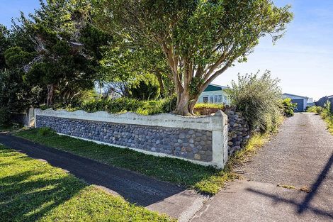 Photo of property in 35 Gladstone Street, Hawera, 4610