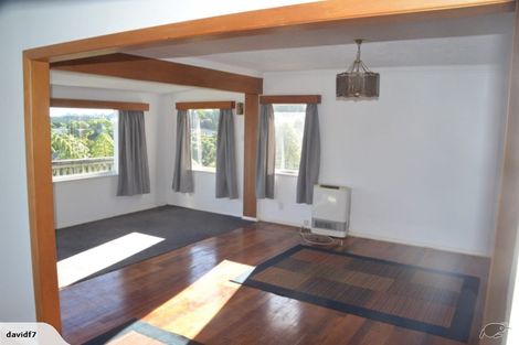 Photo of property in 5 Poto Road, Normandale, Lower Hutt, 5010