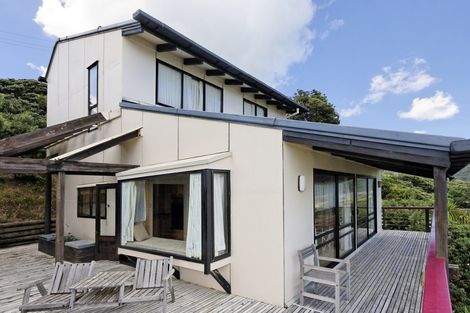 Photo of property in 101 Marine Parade North, Piha, New Lynn, 0772