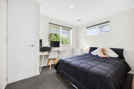 Photo of property in 6a Magdalen Place, West Harbour, Auckland, 0618