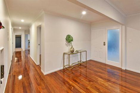 Photo of property in 60 Lawrence Crescent, Hillpark, Auckland, 2102