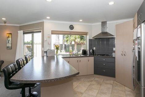 Photo of property in 18 Forbury Way, Taradale, Napier, 4112
