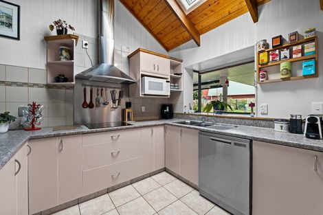 Photo of property in 35 Manu Crescent, Upper Vogeltown, New Plymouth, 4310