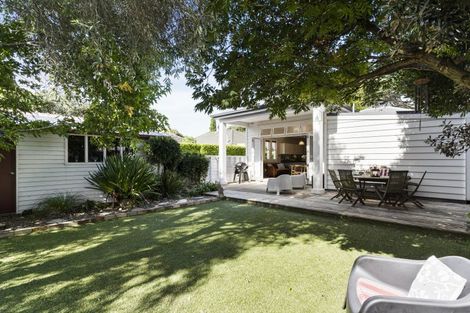 Photo of property in 8 Wallace Road, Mangere Bridge, Auckland, 2022