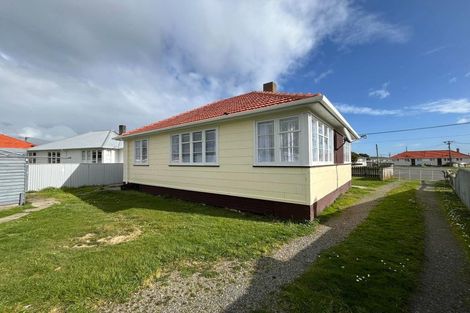 Photo of property in 18 Goldsmith Crescent, Levin, 5510