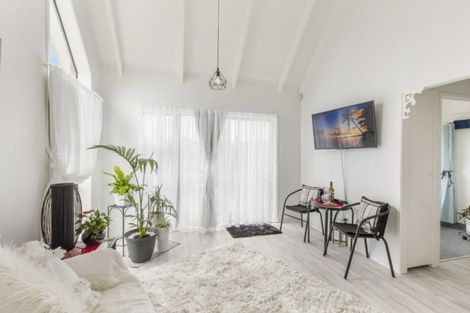 Photo of property in 1 Fantail Court, Orewa, 0931