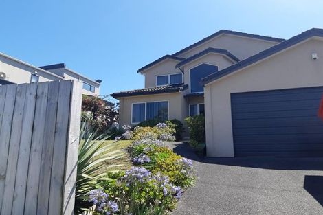 Photo of property in 4 Highgrove Lane, Totara Vale, Auckland, 0632