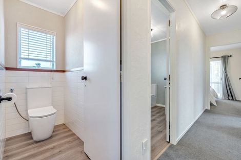 Photo of property in 18 Riverside Drive, Waiuku, 2123