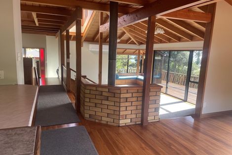 Photo of property in 18 Rayner Road, Piha, New Lynn, 0772