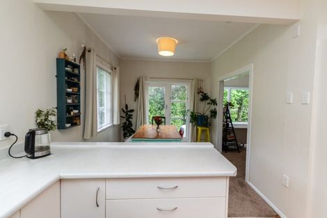 Photo of property in 33 Pinehaven Road, Pinehaven, Upper Hutt, 5019