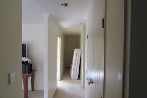 Photo of property in 60 South Kensington Way, Henderson, Auckland, 0612