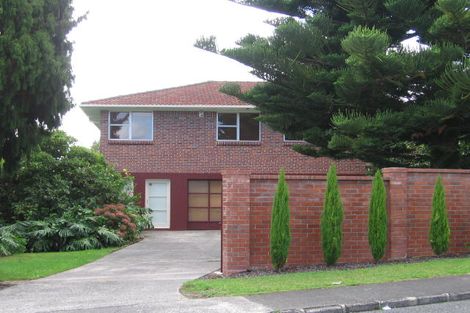 Photo of property in 60 Royal View Road, Te Atatu South, Auckland, 0610