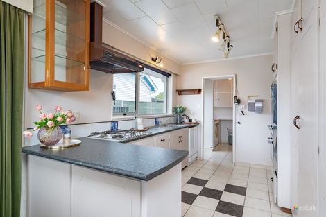 Photo of property in 43 Henry Street, Ebdentown, Upper Hutt, 5018