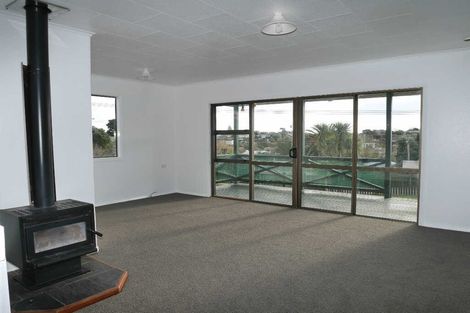 Photo of property in 122 Matai Road, Raumati South, Paraparaumu, 5032