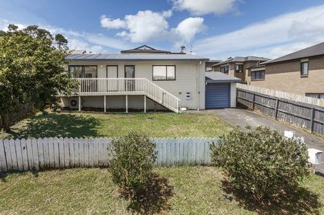 Photo of property in 2/48 Barbados Drive, Unsworth Heights, Auckland, 0632