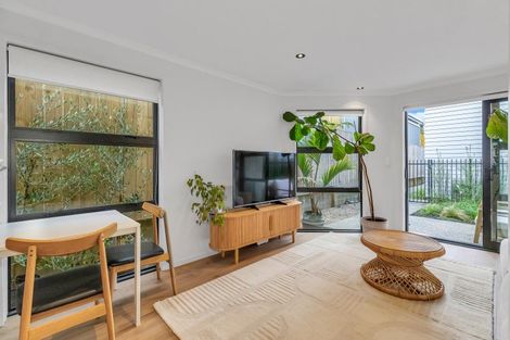Photo of property in 1092b Great North Road, Point Chevalier, Auckland, 1022