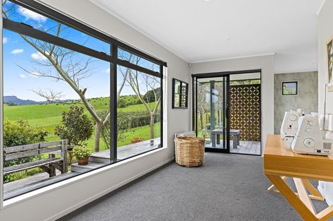 Photo of property in 30 Tamahunga Drive, Matakana, 0985