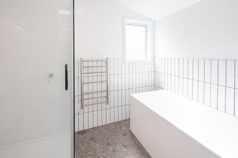 Photo of property in 33 Coote Road, Bluff Hill, Napier, 4110