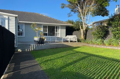 Photo of property in 7 Tiroroa Avenue, Te Atatu South, Auckland, 0610