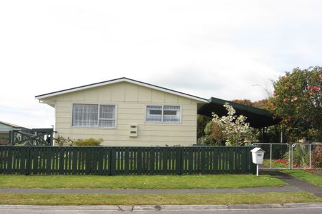 Photo of property in 13 Towai Street, Inglewood, 4330