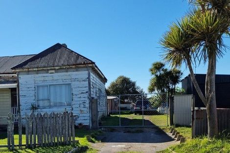Photo of property in 18 Kent Street, Patea, 4520