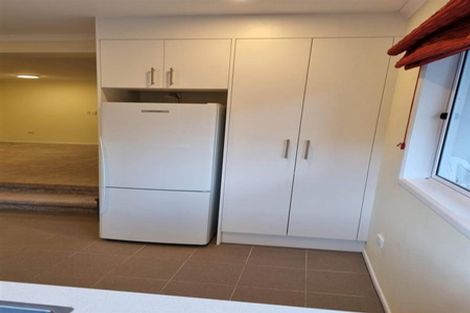 Photo of property in 28 Judkins Crescent, Cockle Bay, Auckland, 2014