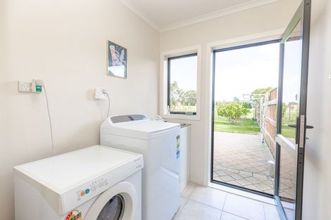 Photo of property in 35 Saint Oswalds Drive, Brunswick, 4571