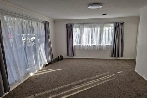 Photo of property in 3 Waters Place, New Lynn, Auckland, 0600