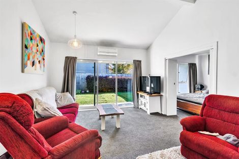 Photo of property in 76 Trafalgar Street, St Albans, Christchurch, 8014