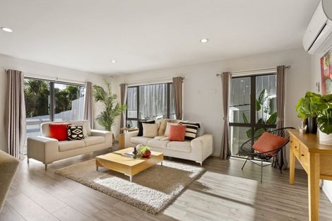 Photo of property in 2/41 Fairmount Road, Titirangi, Auckland, 0604