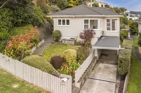 Photo of property in 4 Mana View Road, Paremata, Porirua, 5026