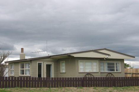 Photo of property in 25 Marine Parade South, Foxton Beach, Foxton, 4815