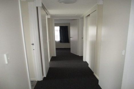 Photo of property in 22 Glen Close, Glen Eden, Auckland, 0602