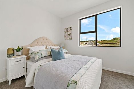 Photo of property in 14 Heketara Way, Massey, Auckland, 0614