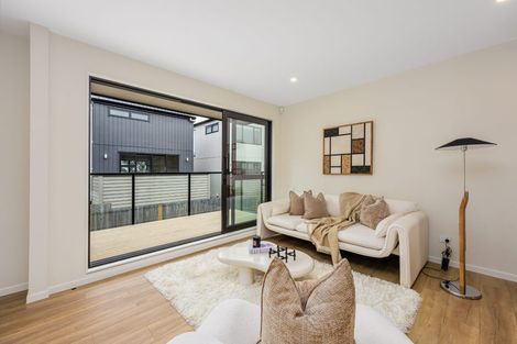 Photo of property in 9c Catalina Crescent, Forrest Hill, Auckland, 0620
