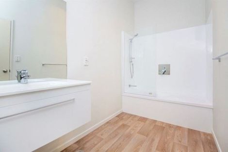 Photo of property in 16 Lagoon Way, West Harbour, Auckland, 0618