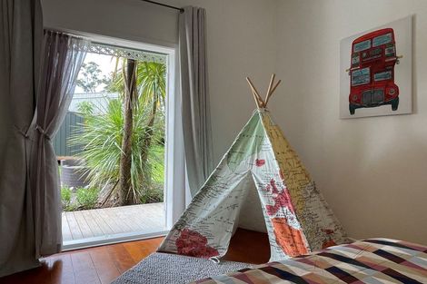 Photo of property in 2 Blacks Road, Greenhithe, Auckland, 0632